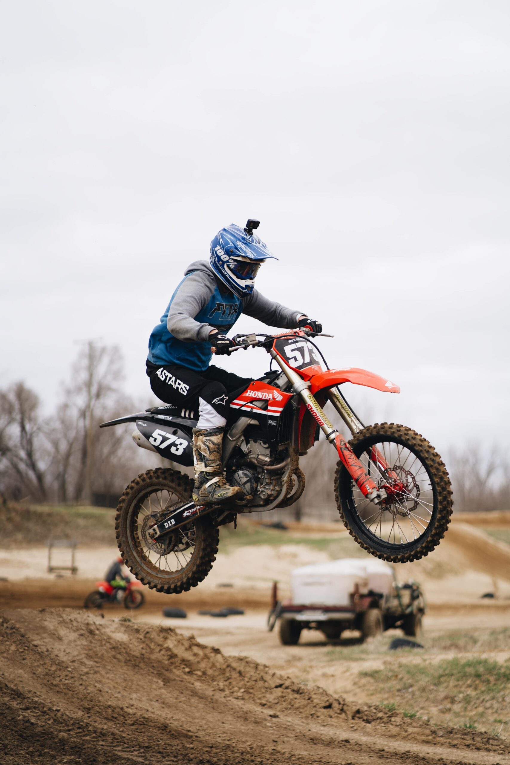 Sitting and Standing position on a dirt bike - 8 basic dirt bike tips and tricks