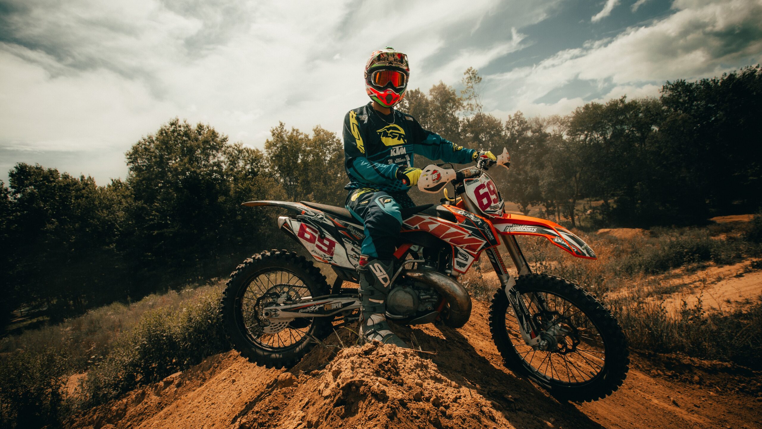 Top 8 Off-Road Riding Tips: Sharpen your dirt bike riding Skills